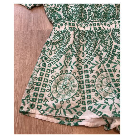 Main Strip NWT Eyelet Lace Puff Sleeve Romper Green White Boho Tropical Medium - Picture 3 of 8